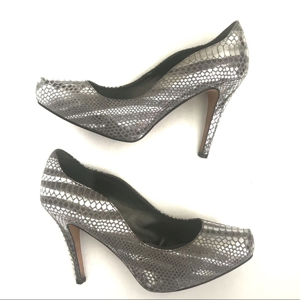 White House Black Market Silver Heels 8.5 - Picture 2 of 7
